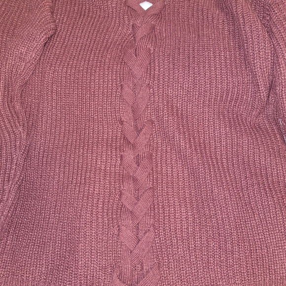A Harlow and Rose double v-neck thick laced top burgundy sweater in an XL - Picture 4 of 6